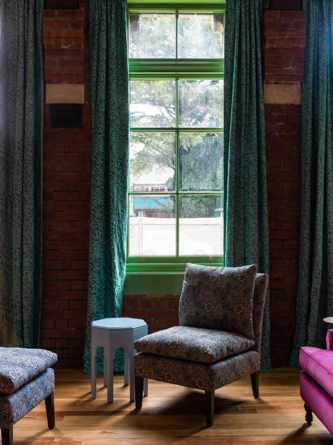 The Observatory Hotel כרייסטצ'רץ' מראה חיצוני תמונה Window in the living room