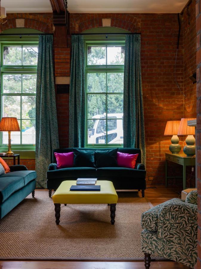 The Observatory Hotel כרייסטצ'רץ' מראה חיצוני תמונה The interior of the former stable block